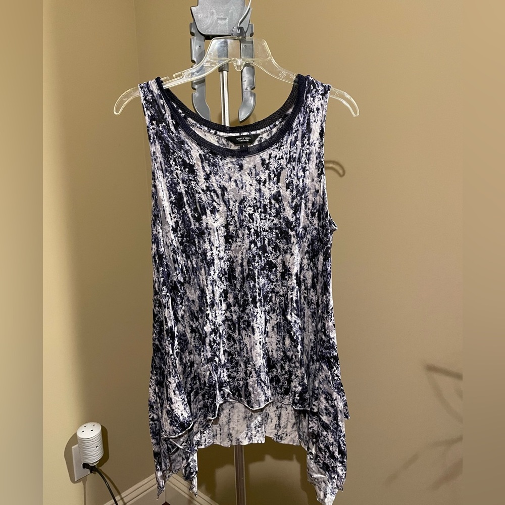 Simply Vera sleeveless top. Size large